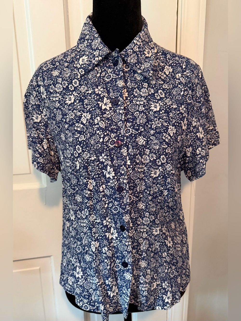 Vintage Le Moda Short-Sleeve Navy Blue Floral Button-Up Shirt Size Small